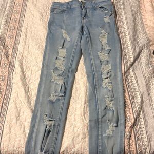 Distressed skinny jeans
